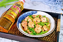 #憋在家里吃什么#西芹炒虾仁的做法