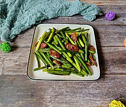 蒜心炒腊肠的做法