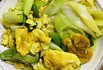 大葱炒鸡蛋，很东北的东北菜的做法