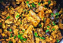 很下饭的一道～肉末茄子煲的做法