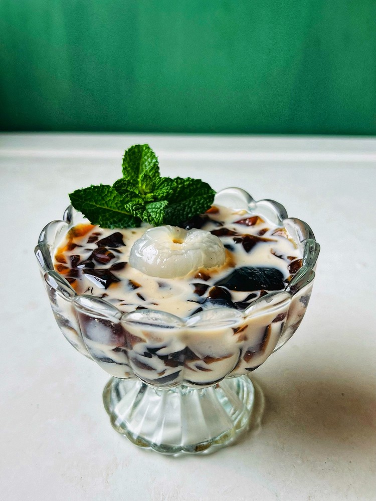 牛奶烧仙草饮品的做法