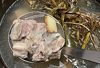 野生石橄榄排骨汤的做法