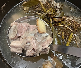 野生石橄榄排骨汤的做法