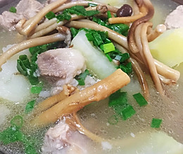 ～清炖排骨 味极鲜的茶树菇党参排骨汤 ～的做法