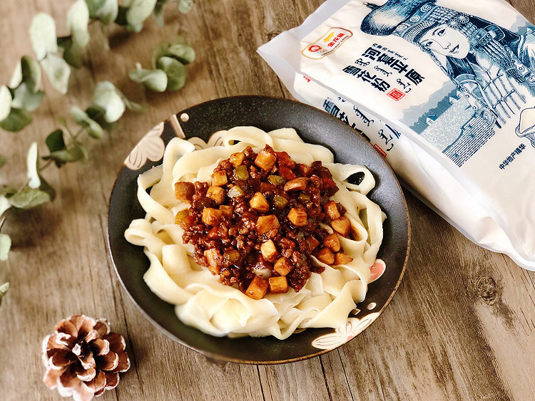 营养菌菇肉碎扯面的做法
