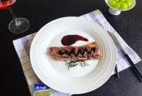 #2021创意料理组——创意“食”光#香煎牛排的做法