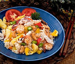 【泰国经典海鲜菠萝炒饭】#蔚爱边吃边旅行#的做法