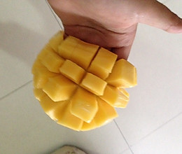 巧切芒果的做法