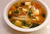 西红柿菌菇豆腐汤的做法