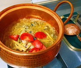 云南菜～铜锅笋干鸡汤的做法