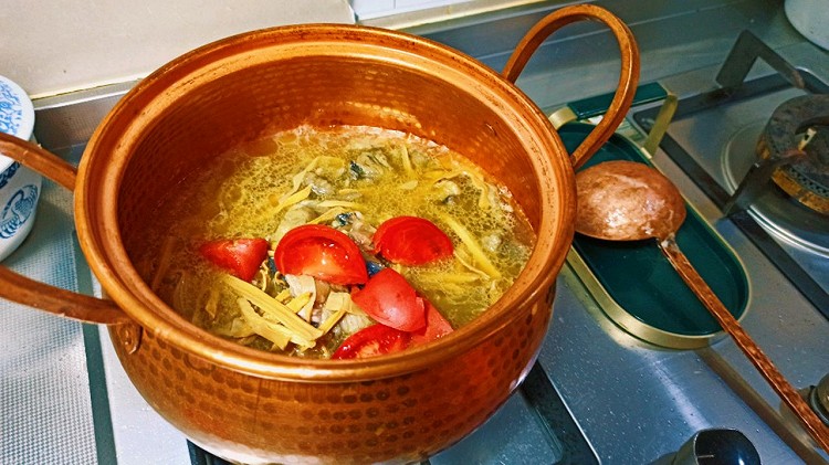 云南菜～铜锅笋干鸡汤的做法