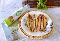 #纳福汇轻松喷出美味#香煎多春鱼的做法