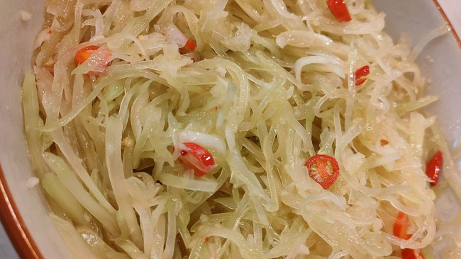 凉拌青笋丝的做法