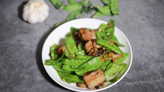 荷兰豆炒腊肉的做法