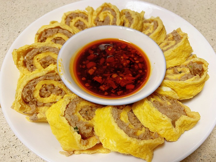 孩子们的最爱～鸡蛋肉卷（卷煎）的做法