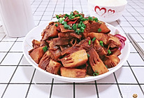 五花肉焖春笋的做法