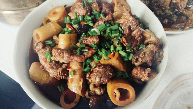 笋子烧牛肉的做法