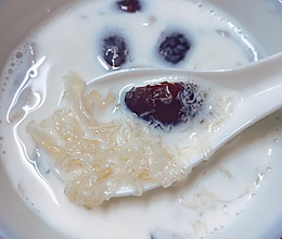 滋阴养颜补血牛奶红枣燕窝的做法