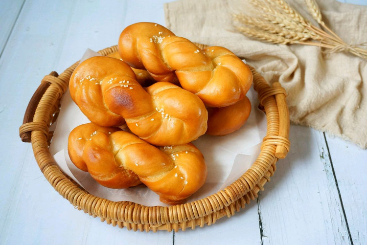 奶香蜂蜜大麻花的做法