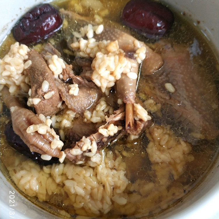 炖盅:酒酿红枣炖鸽子的做法