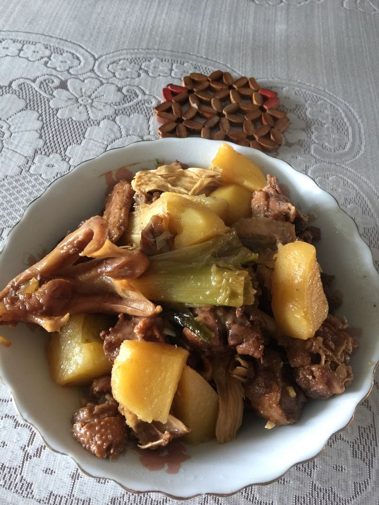 土豆焖老鹅的做法