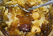 桃胶雪莲子银耳糖水的做法
