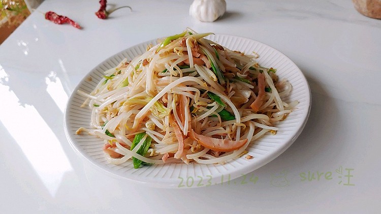 蒜辣肉肉炒豆芽的做法