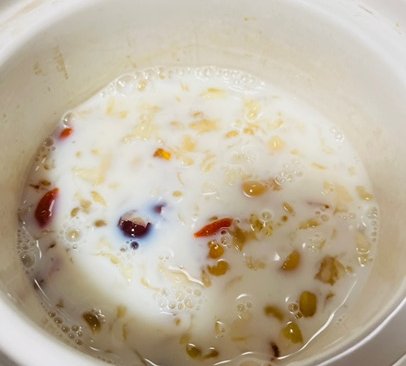 桃胶银耳羹的做法