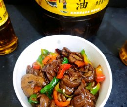 青红椒炒肥肠的做法