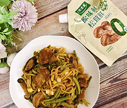 松茸鲜排骨焖面的做法