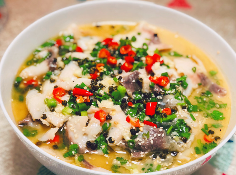 老板，给我打包一份汤都可以喝的“酸菜豆花鱼”的做法