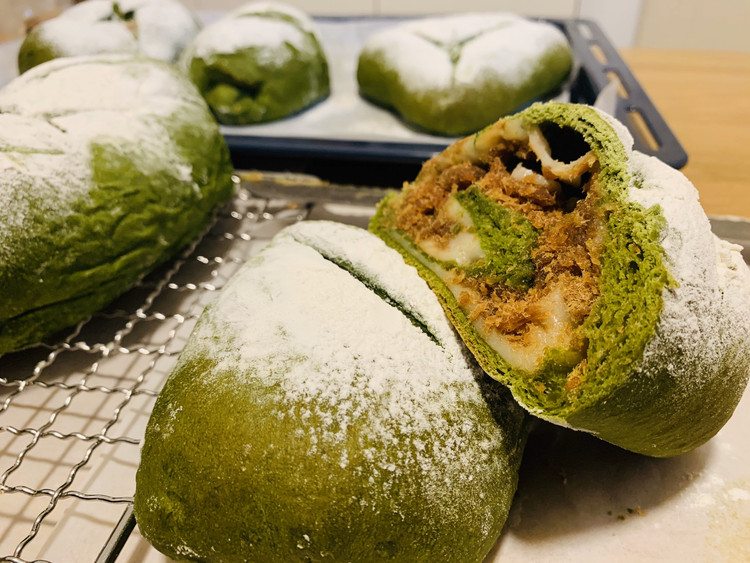 抹茶麻薯肉松夹心软欧的做法