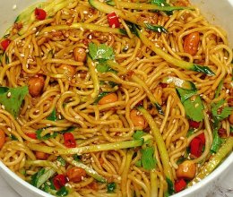 简单凉拌面只要五分钟，美食的快乐你值得～的做法