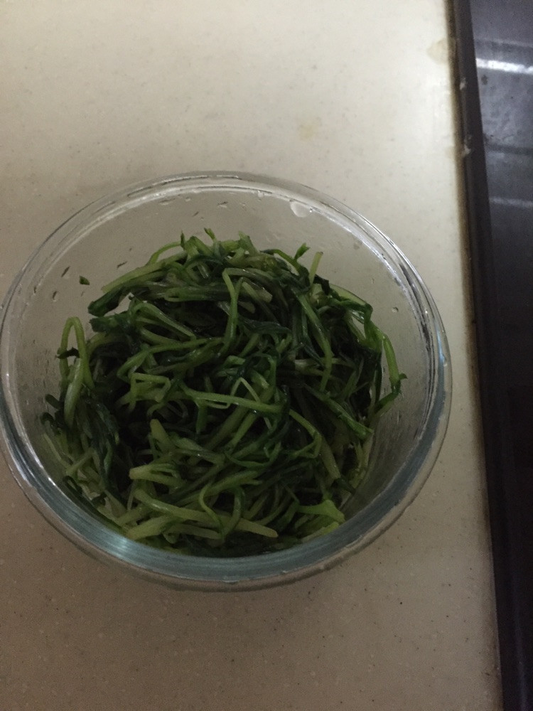 凉拌豌豆苗的做法
