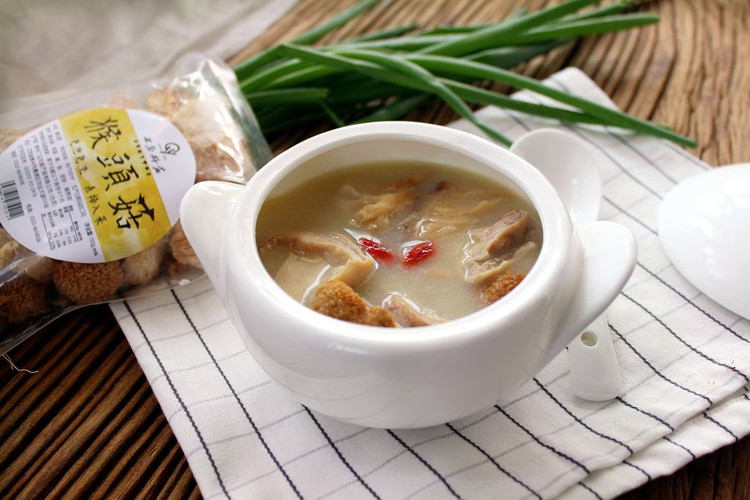 【养胃食疗】猴头菇猪肚汤的做法