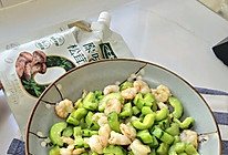 #厨房鲜香秘诀，太太乐松茸鲜，一餐一筷见鲜香#虾仁炒黄瓜的做法