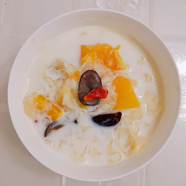 喝一碗抵30张面膜？干了这碗“木瓜银耳牛奶羹”的做法