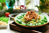 #春天肉菜这样吃#凉拌鸡丝黄瓜粉皮的做法