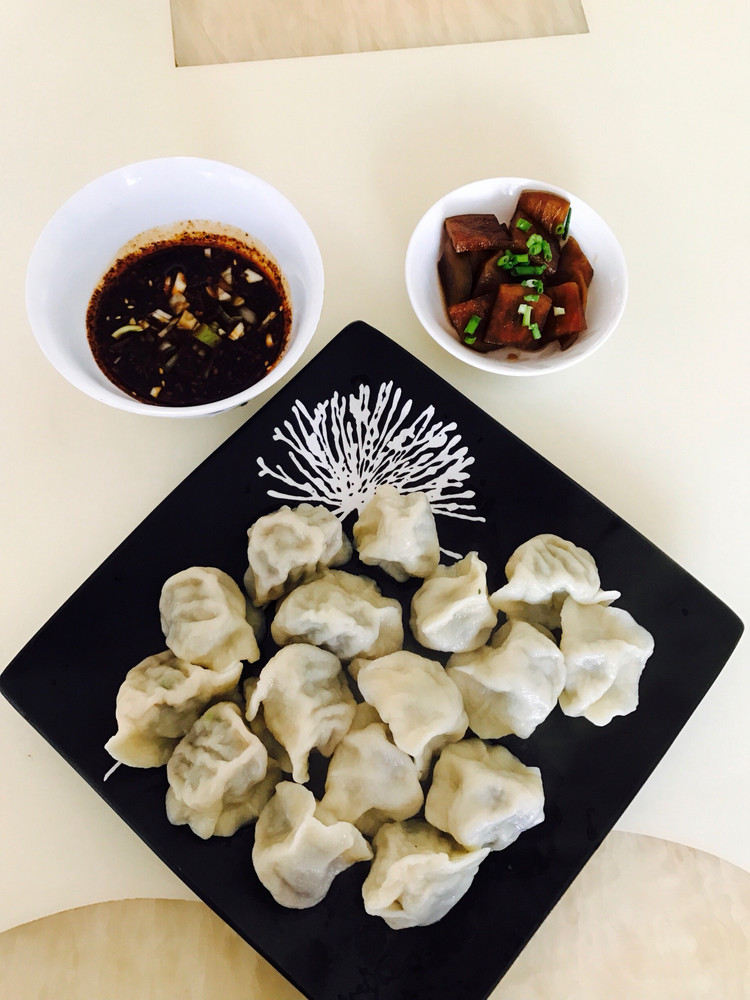 鲜掉眉毛的荠菜饺子的做法