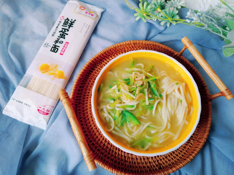 预防感冒的萝卜丝面条汤的做法