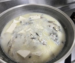 鲫鱼豆腐汤，鲜美好喝又营养的做法