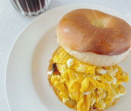 #中小学生做饭指南#分钟快手早餐贝果煎蛋三明治的做法