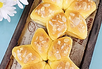 #轻食季怎么吃#六角豆沙面包的做法