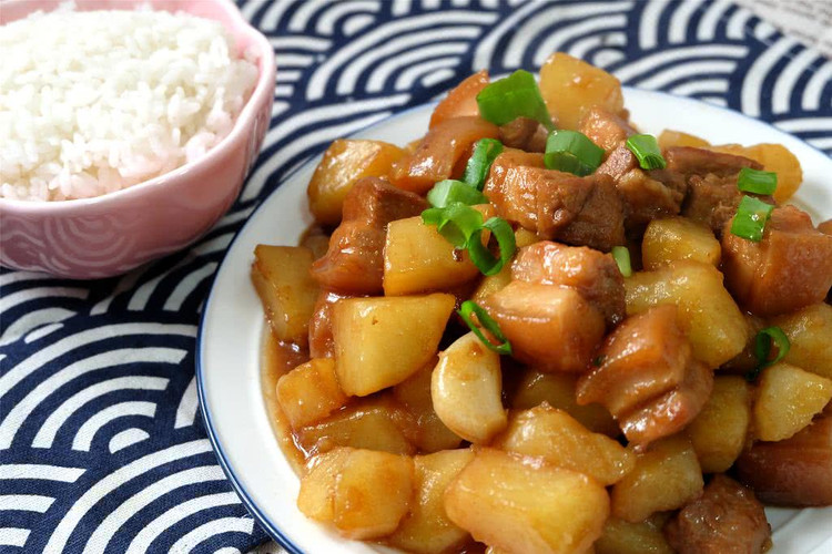 猪肉炖土豆的做法