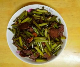 超级下饭菜蒜苗（或蒜苔）炒肉片的做法