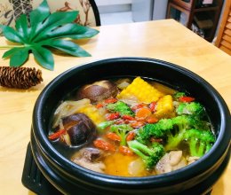 #本周热榜#夏季更宜食热食，做个香菇玉米鸡腿锅的做法
