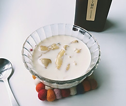 牛奶炖花胶#月子餐吃出第二春#的做法