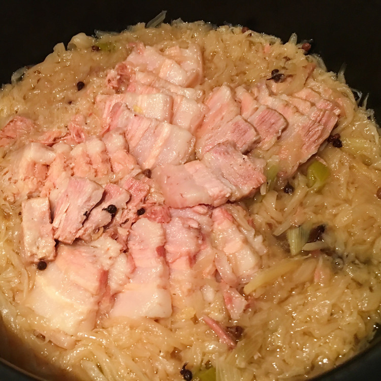 治愈系的经典东北酸菜白肉锅的做法