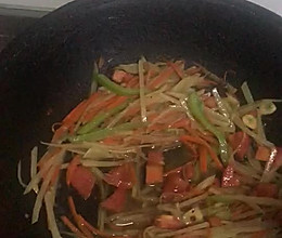 混炒青椒土豆胡萝卜丝的做法