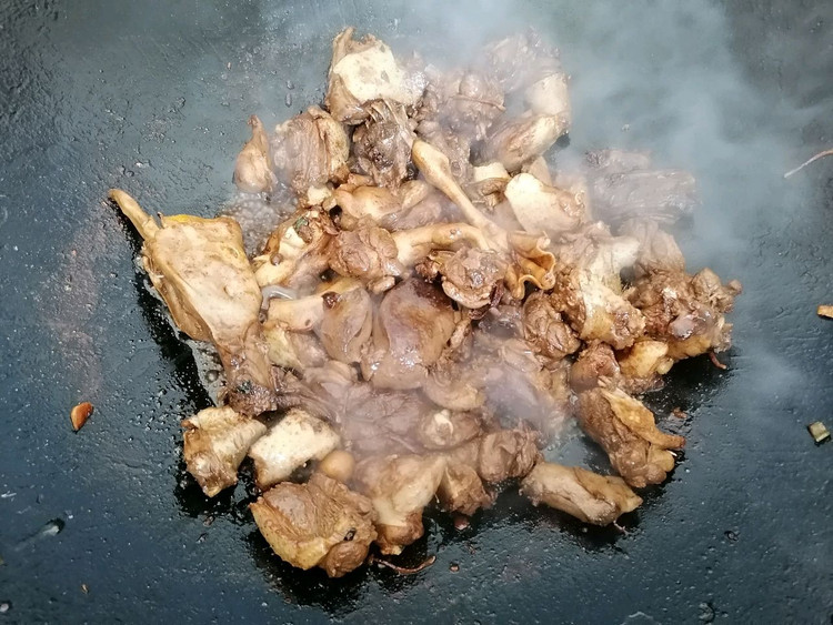 铁锅炖大鹅（呢）的做法